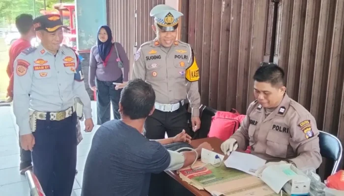 Satlantas Polres Seruyan Periksa Kesehatan Sopir Travel