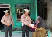 Polres Seruyan Berbagi Takjil Secara Door to Door